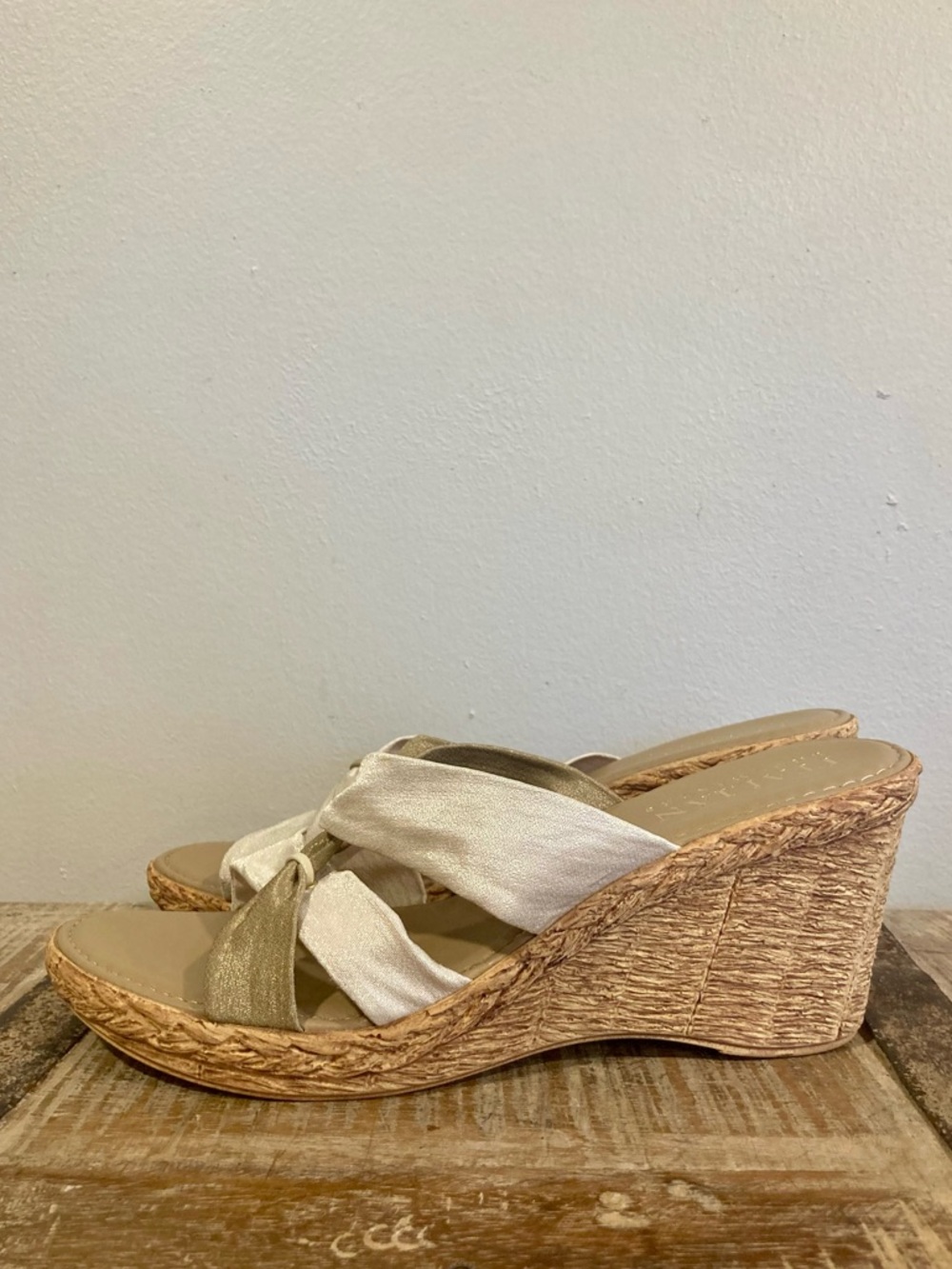 Sz 10 Wedge Sandals Italian  Shimmery Beige And Gold - Picture 13 of 13
